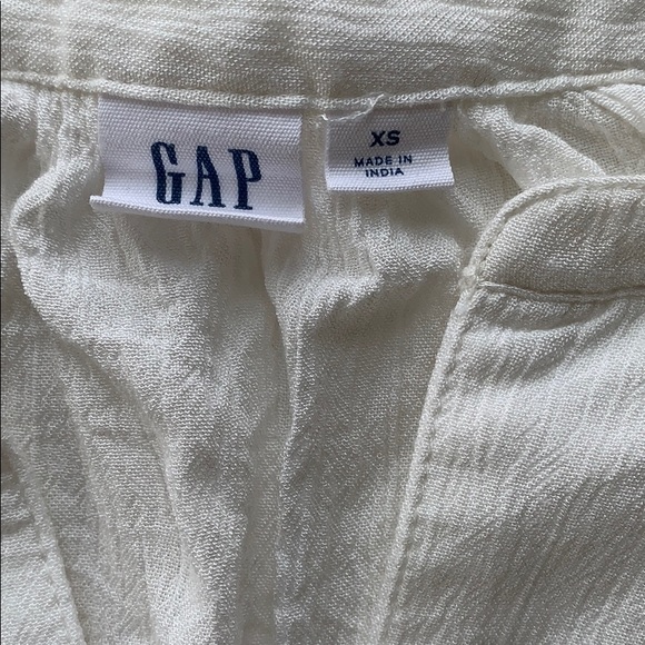 Gap, Flowey cream colored blouse - Picture 2 of 4